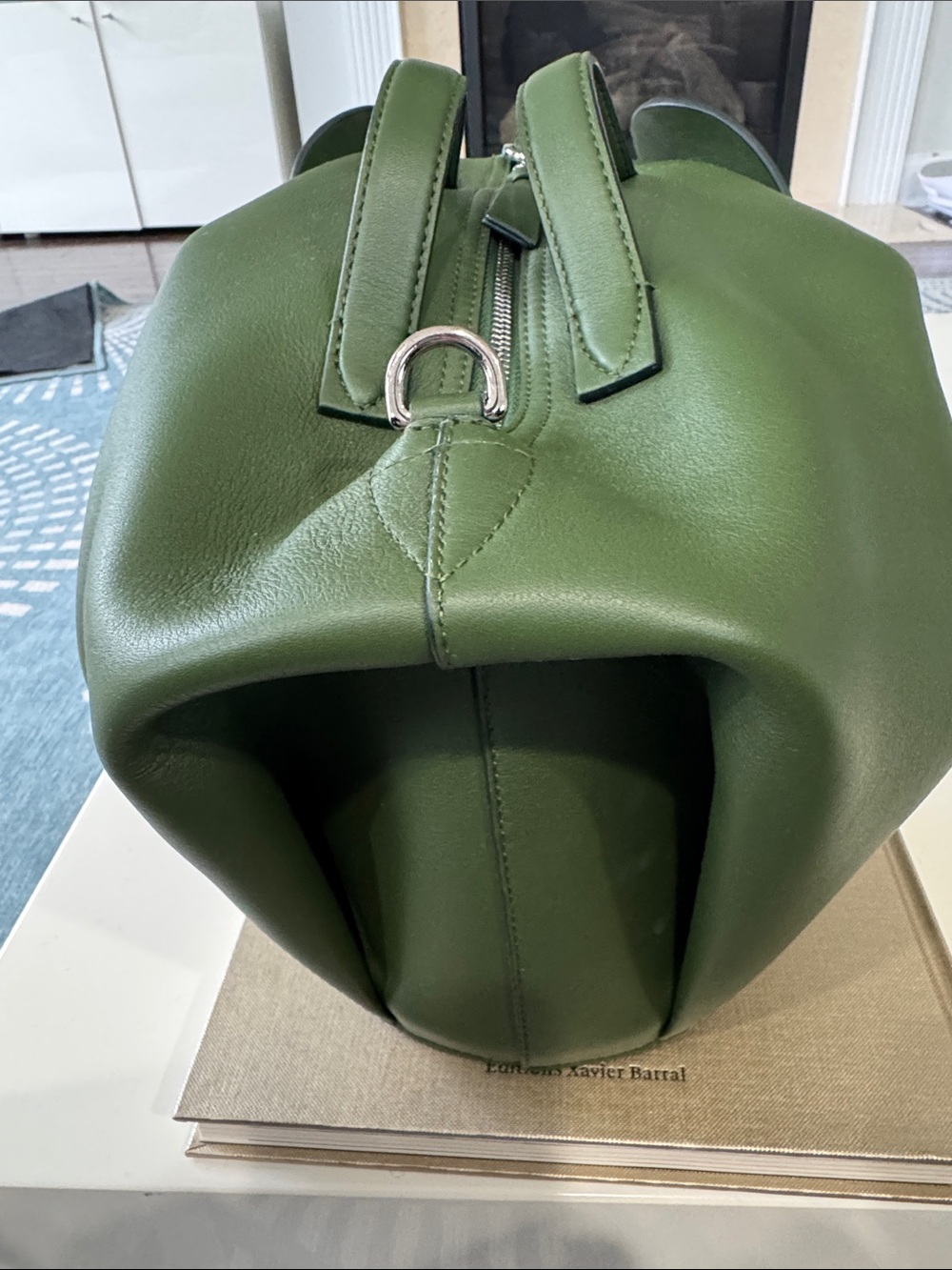 NWT LOEWE Large Elephant Bag in Classic Calfskin- highly collectible piece - Picture 4 of 10